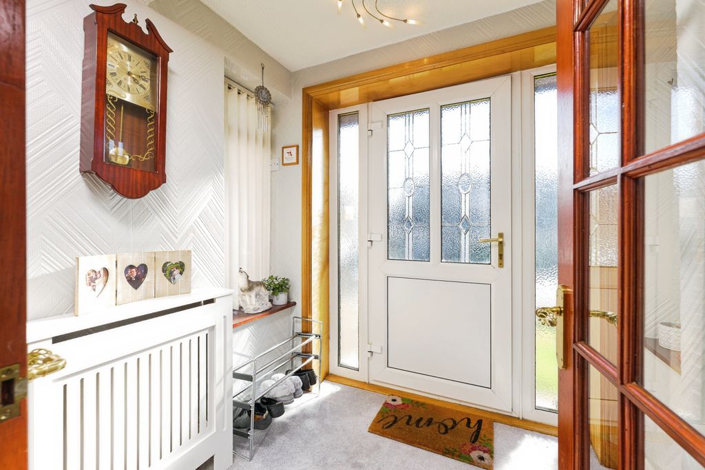 Property photo 2 of 15 Hallway