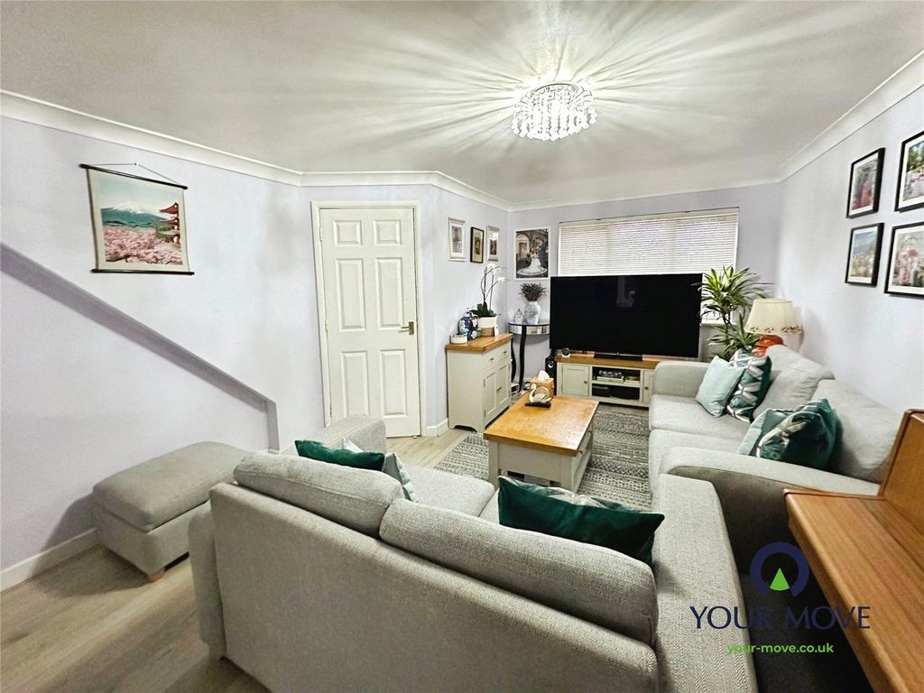 Property photo 3 of 22 Lounge