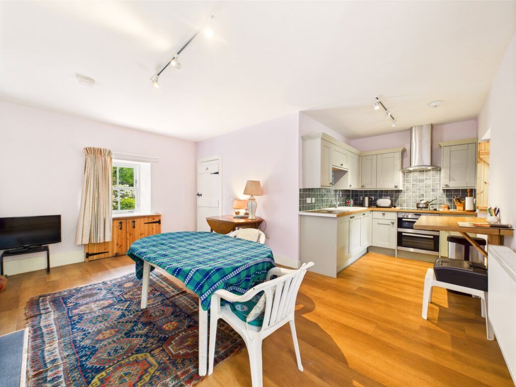 Property photo 3 of 31