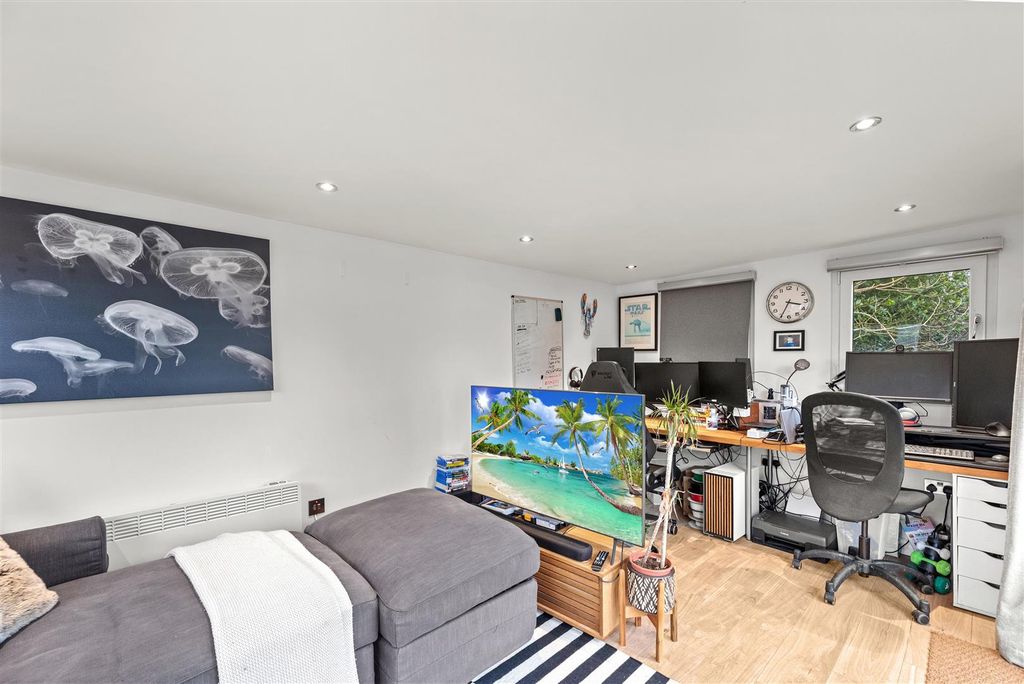 Property photo 3 of 30 Garden Room/Office