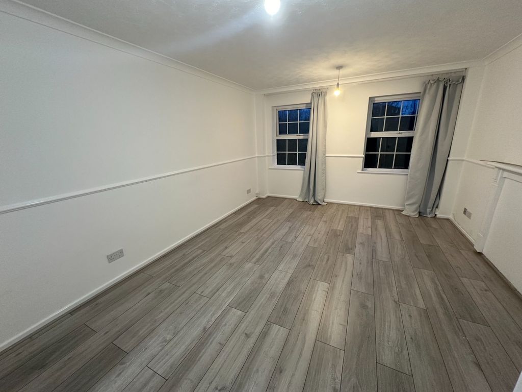 Property photo 3 of 11 2889273