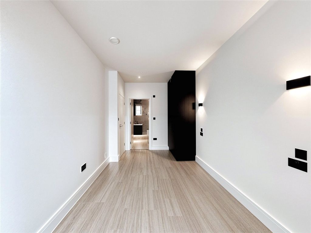 Property photo 3 of 7 Picture No. 06