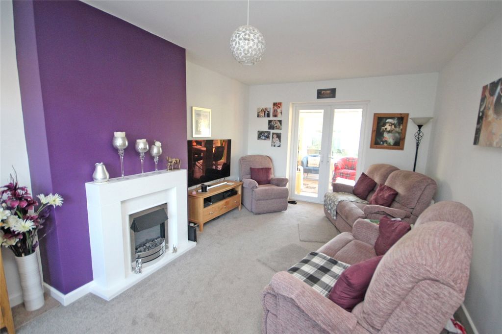 Property photo 3 of 19 Picture No. 01