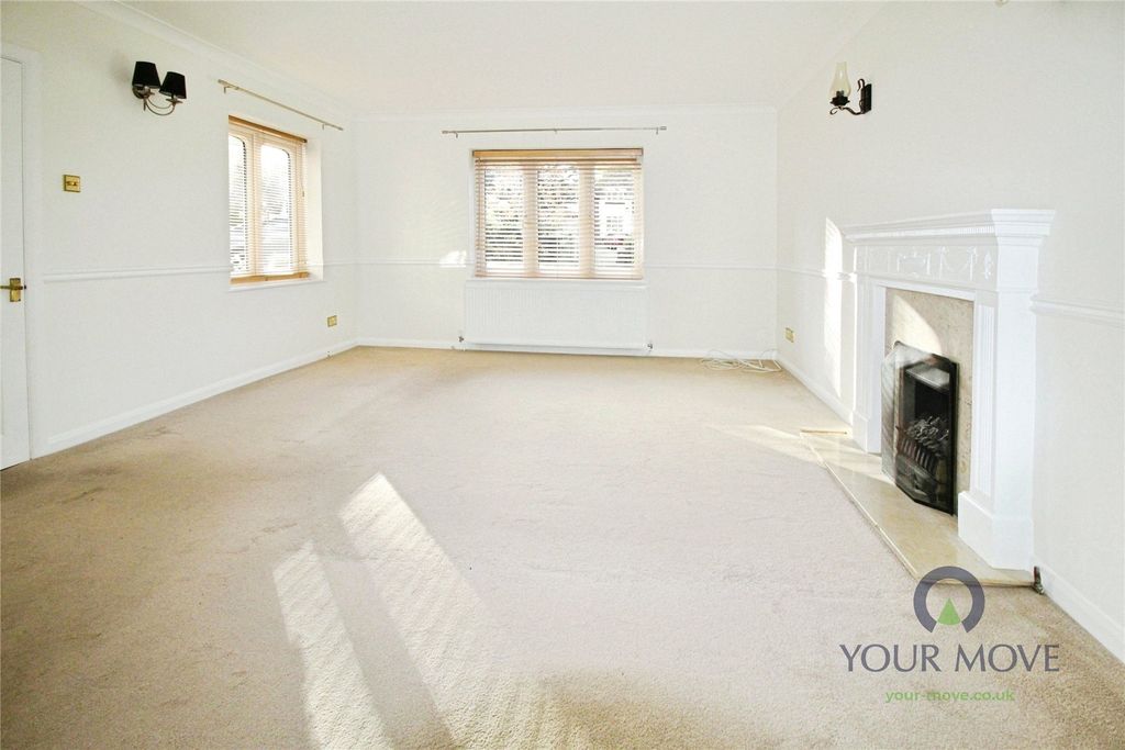 Property photo 3 of 18 Living Room