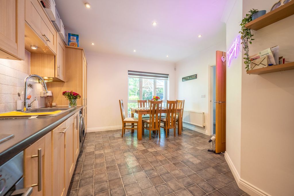 Property photo 3 of 25