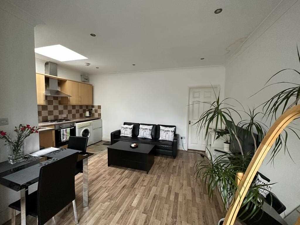 Property photo 2 of 10 Lounge