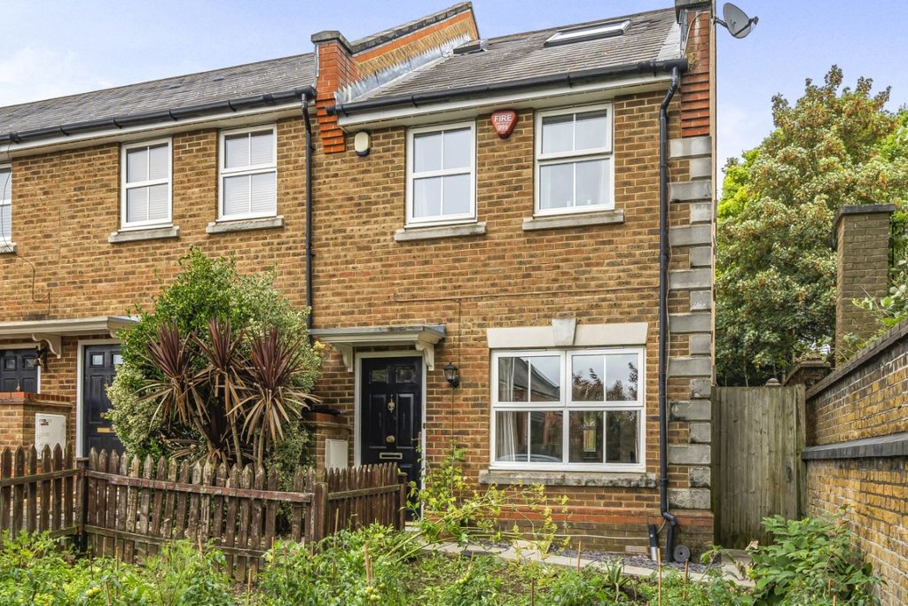 Property photo 1 of 17 1015447 (1)