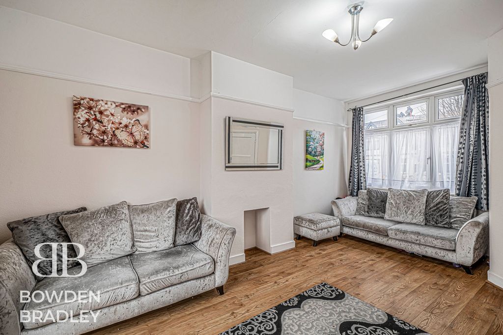 Property photo 2 of 18