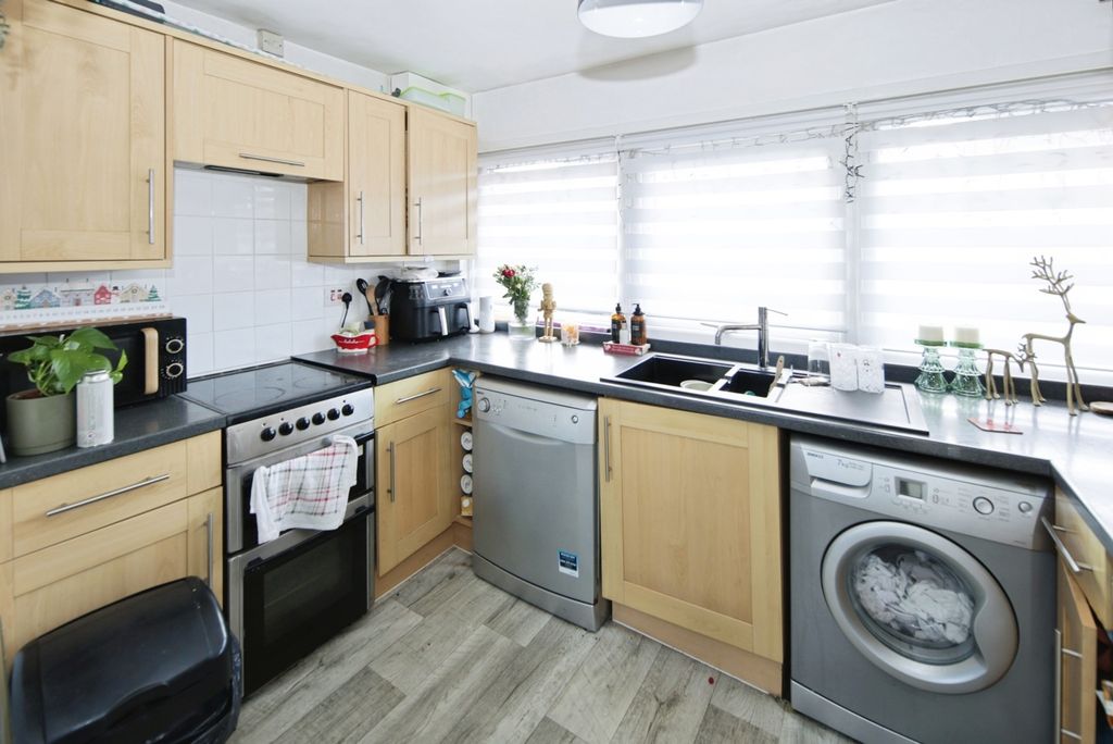 Property photo 3 of 10 Pbox-Img.Jpg