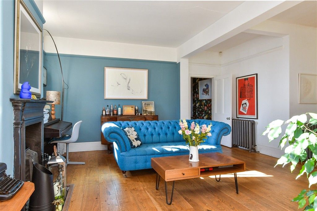 Property photo 3 of 29 Lounge,
