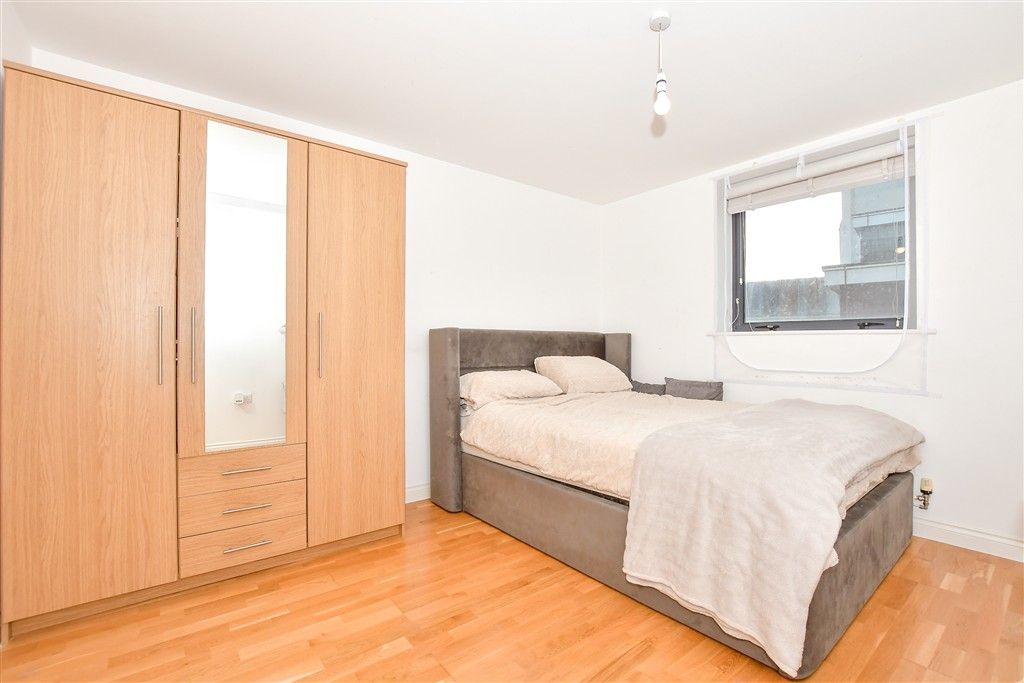 Property photo 2 of 9 Bedroom