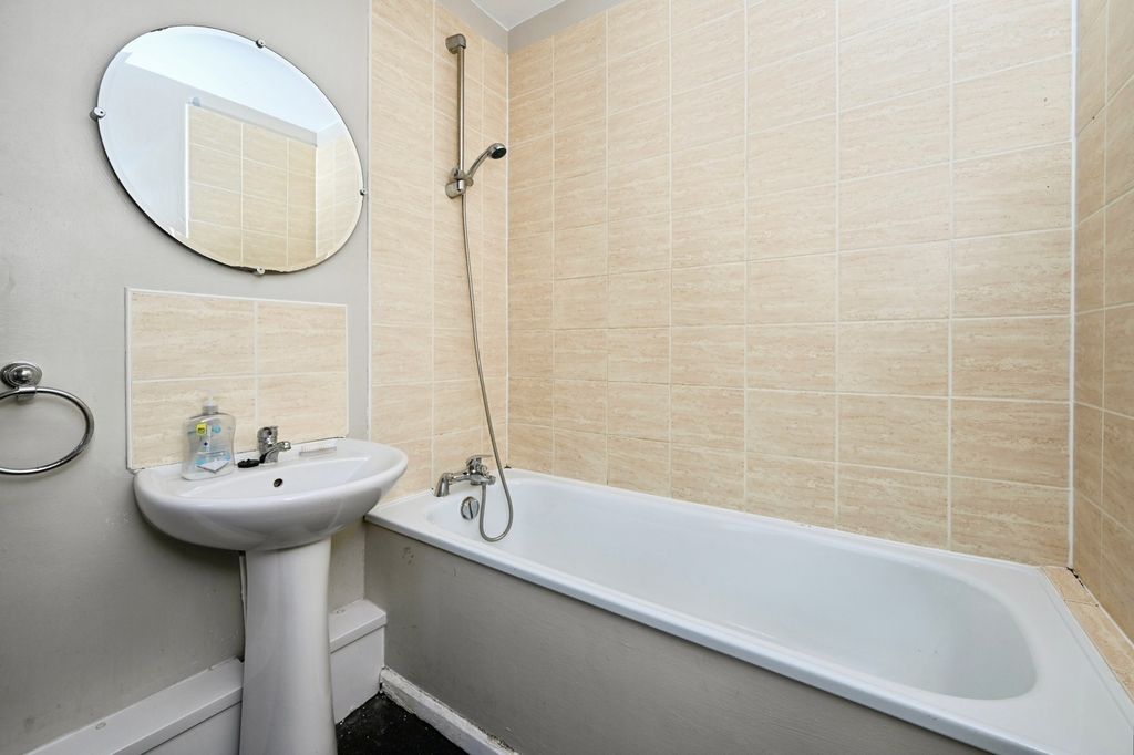 Property photo 2 of 17 Photo