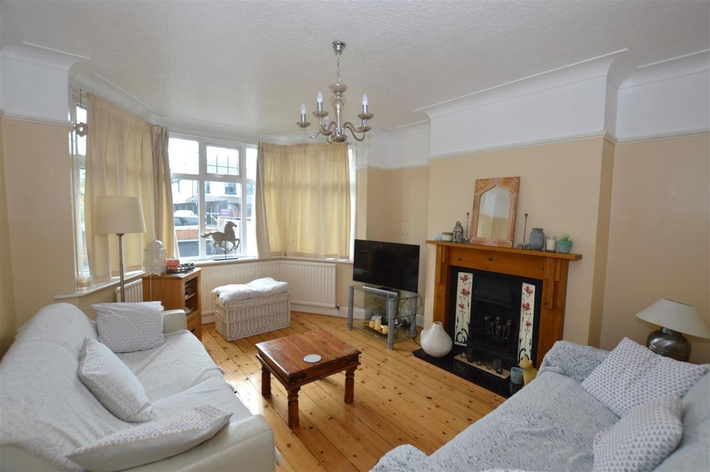 Property photo 2 of 16 178 Percy Road Lounge.Jpg