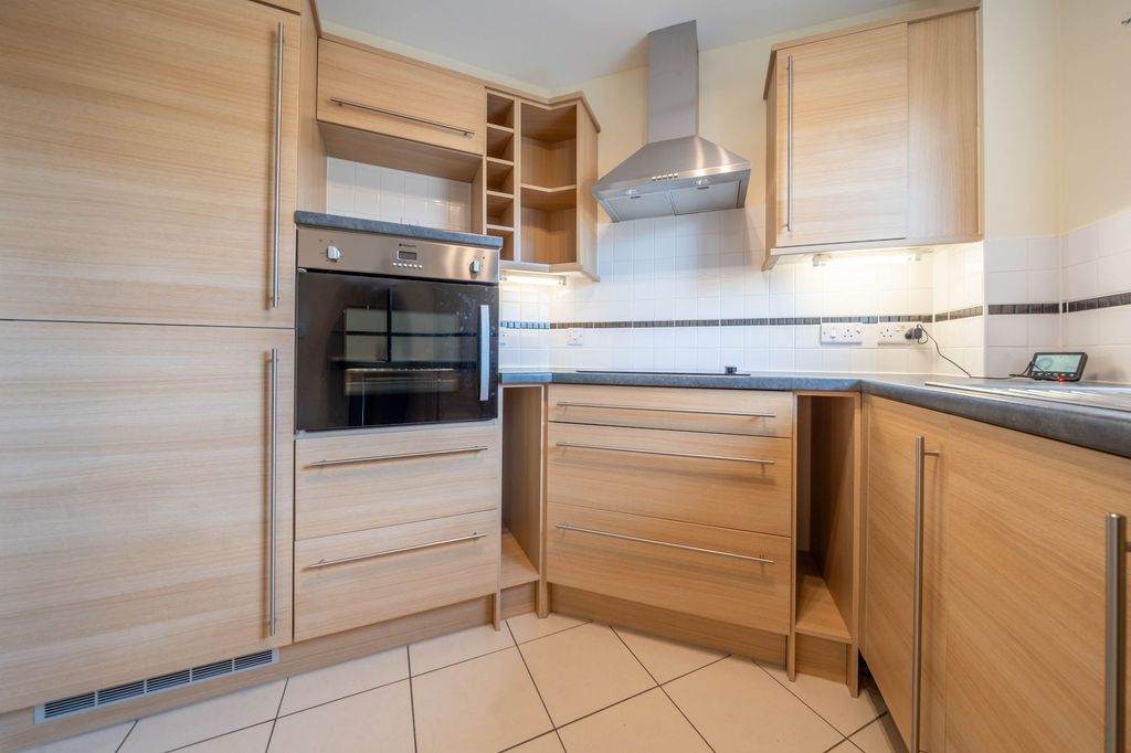 Property photo 3 of 12