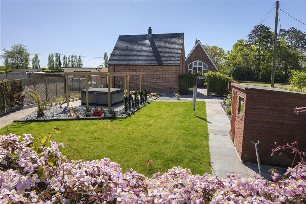 Property photo 3 of 32