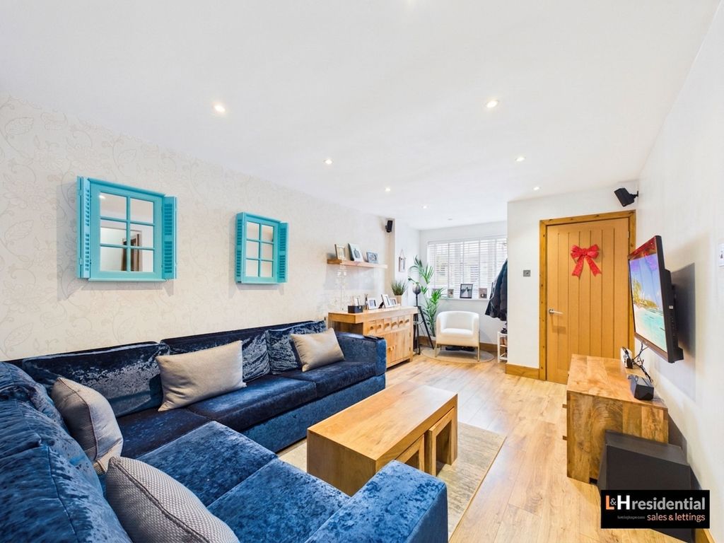 Property photo 2 of 11