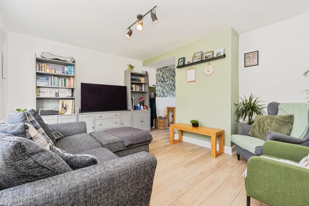 Property photo 3 of 21 Pbox-Img.Jpg