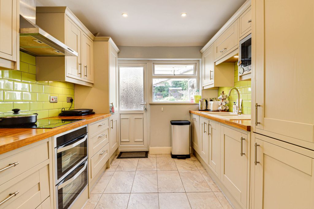 Property photo 3 of 15 Kitchen