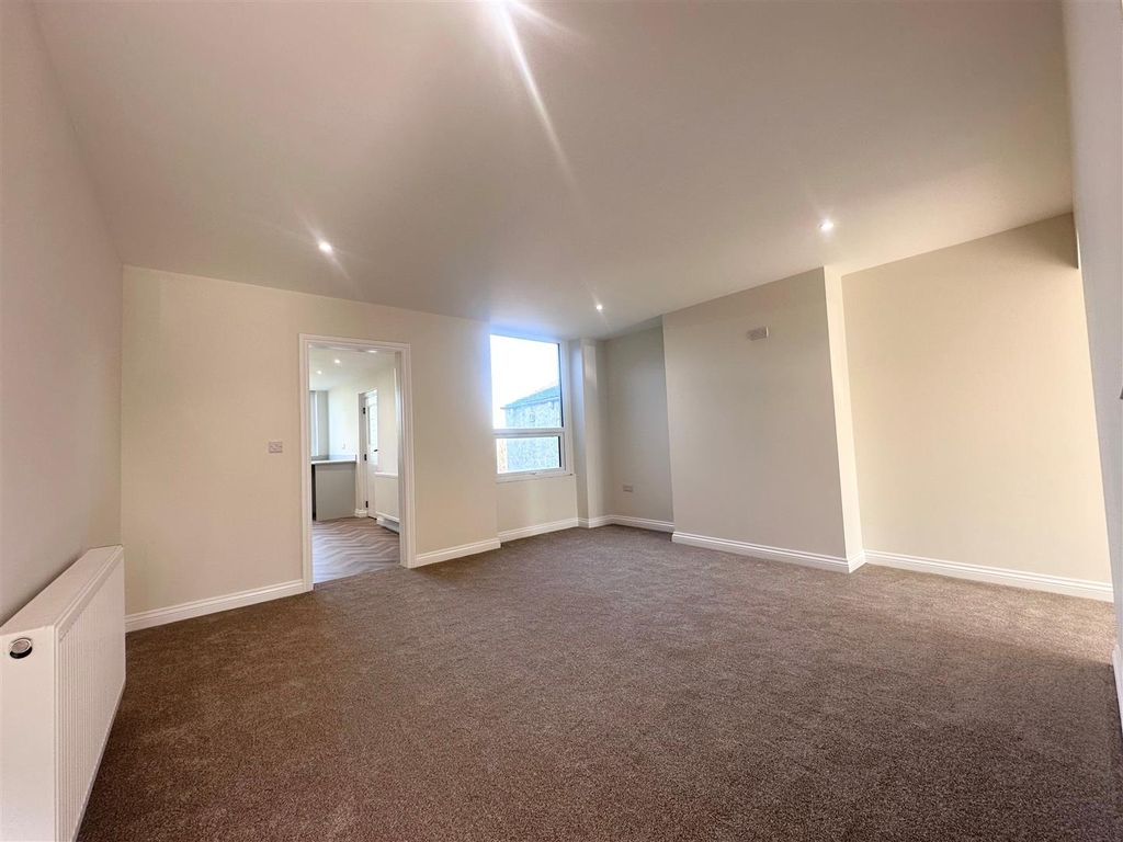 Property photo 3 of 8 7.Jpg