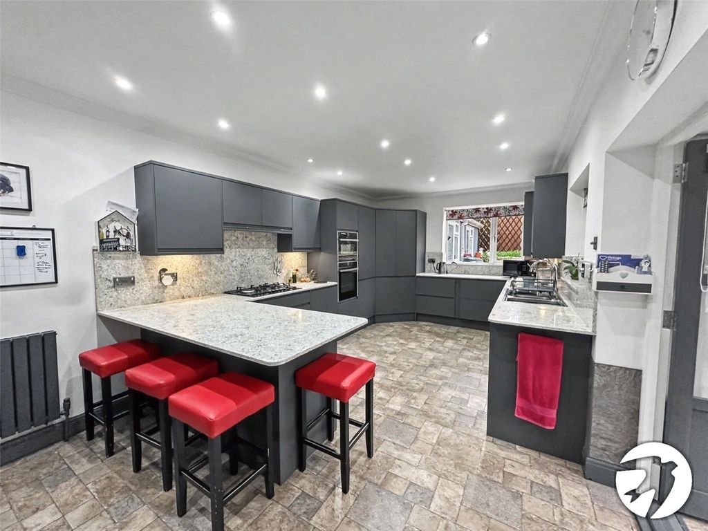 Property photo 3 of 20 Kitchen