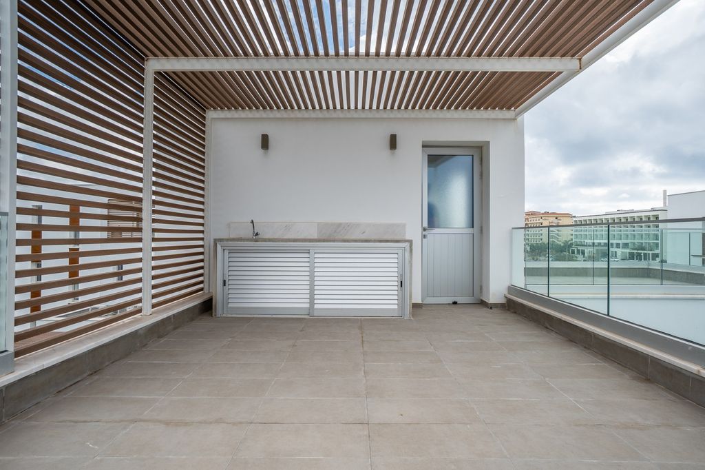 Property photo 3 of 42