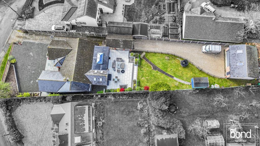 Property photo 2 of 21