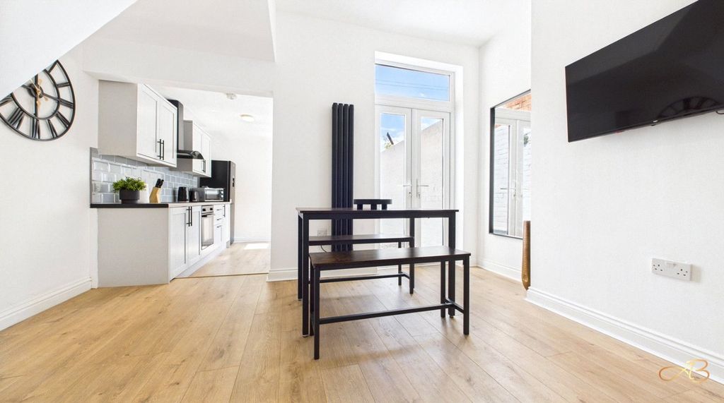 Property photo 3 of 6 Picture No. 04