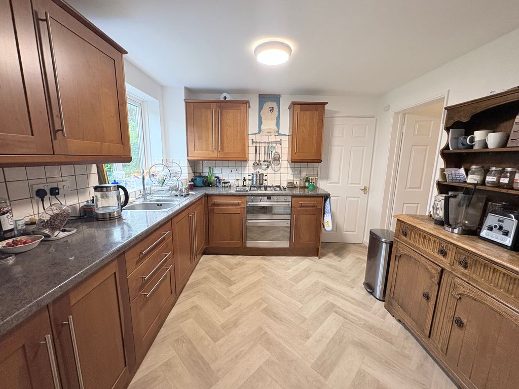 Property photo 3 of 20 Kitchen