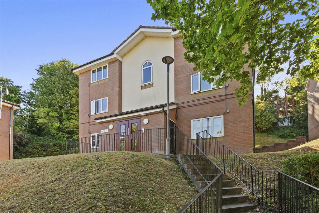 Property photo 1 of 10 Lingfield Close-10.Jpg