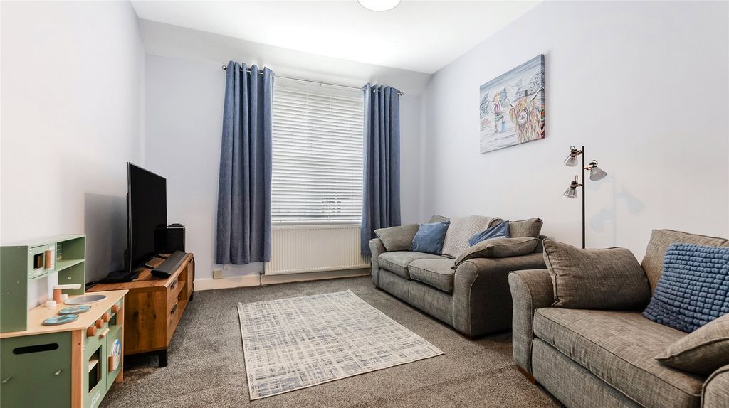 Property photo 2 of 17 Picture No. 04