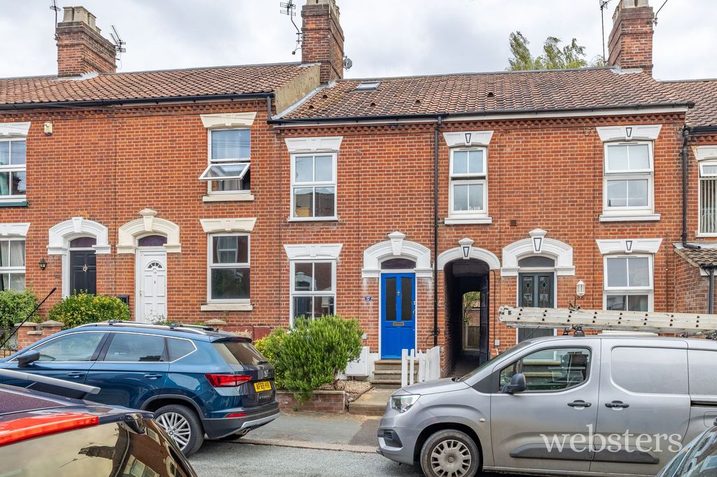 Property photo 1 of 17