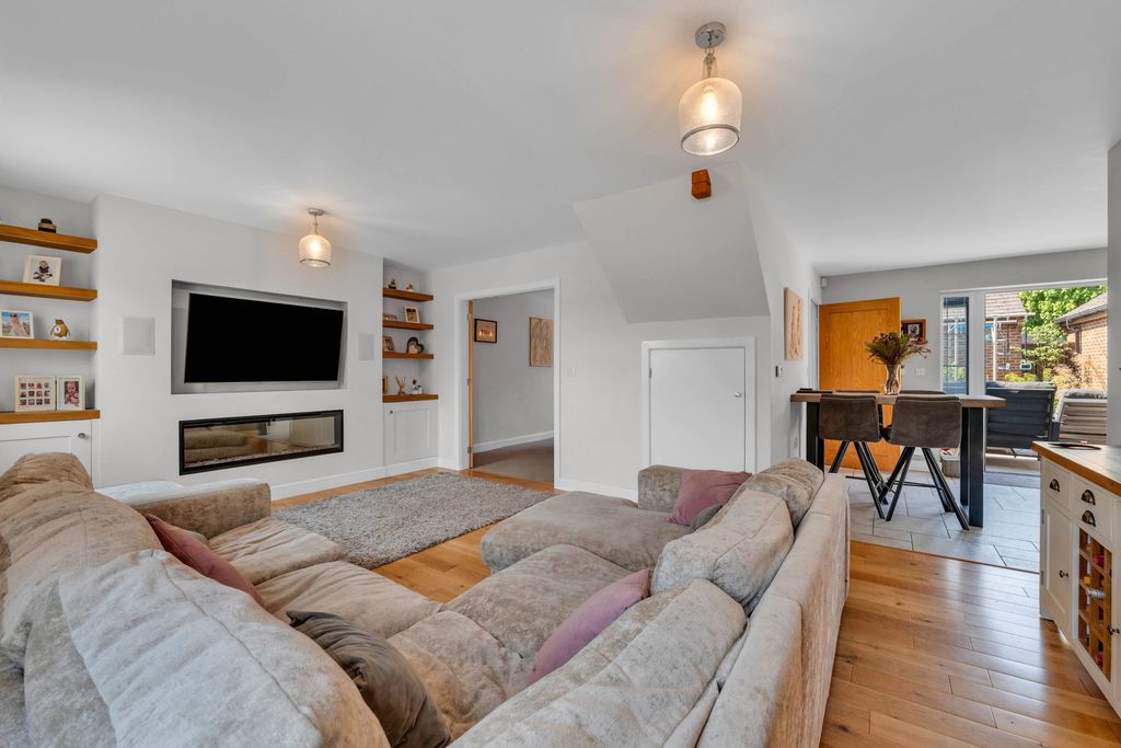Property photo 3 of 31