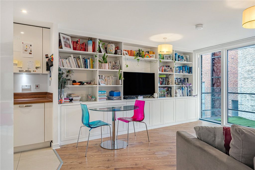 Property photo 3 of 24 Picture No. 01