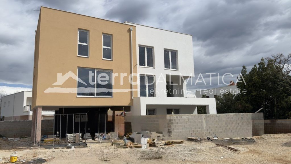 Property photo 1 of 12 Four-Bedroom Duplex Apartment - Zaton New Building