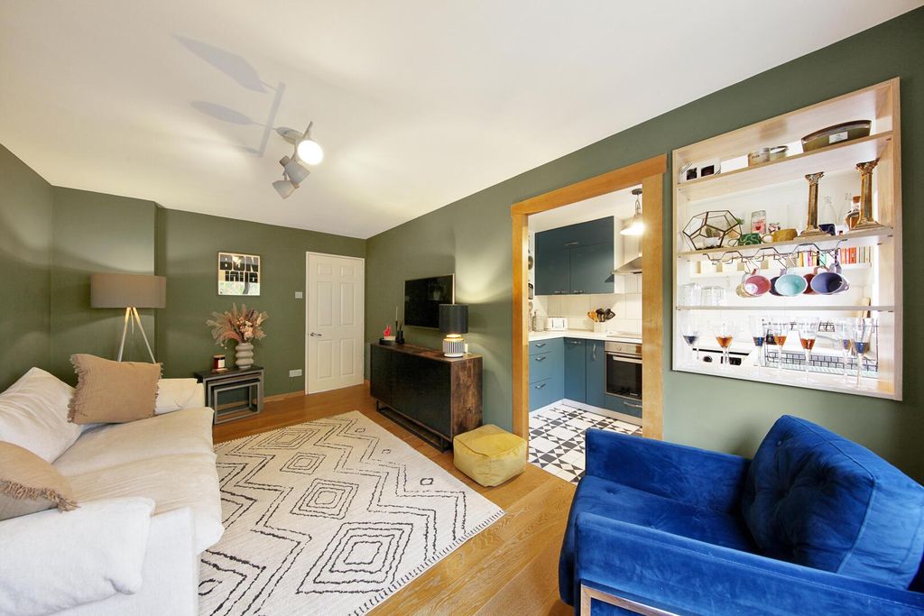 Property photo 3 of 10 Living Room