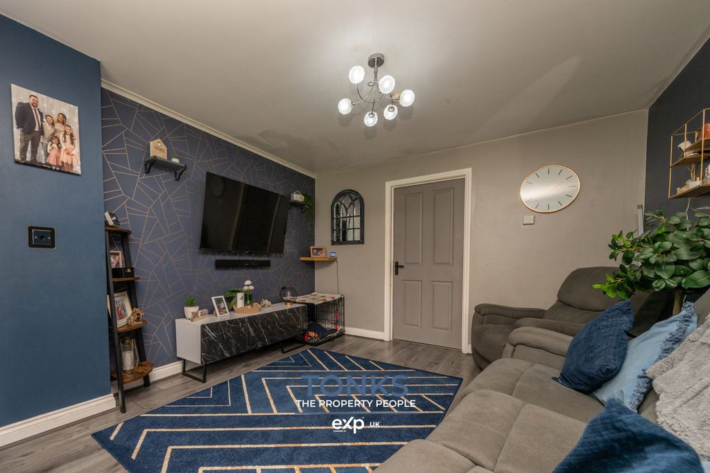 Property photo 3 of 18