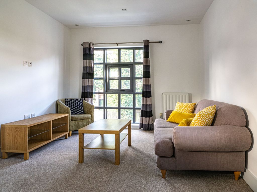 Property photo 2 of 18 Saracens Mews