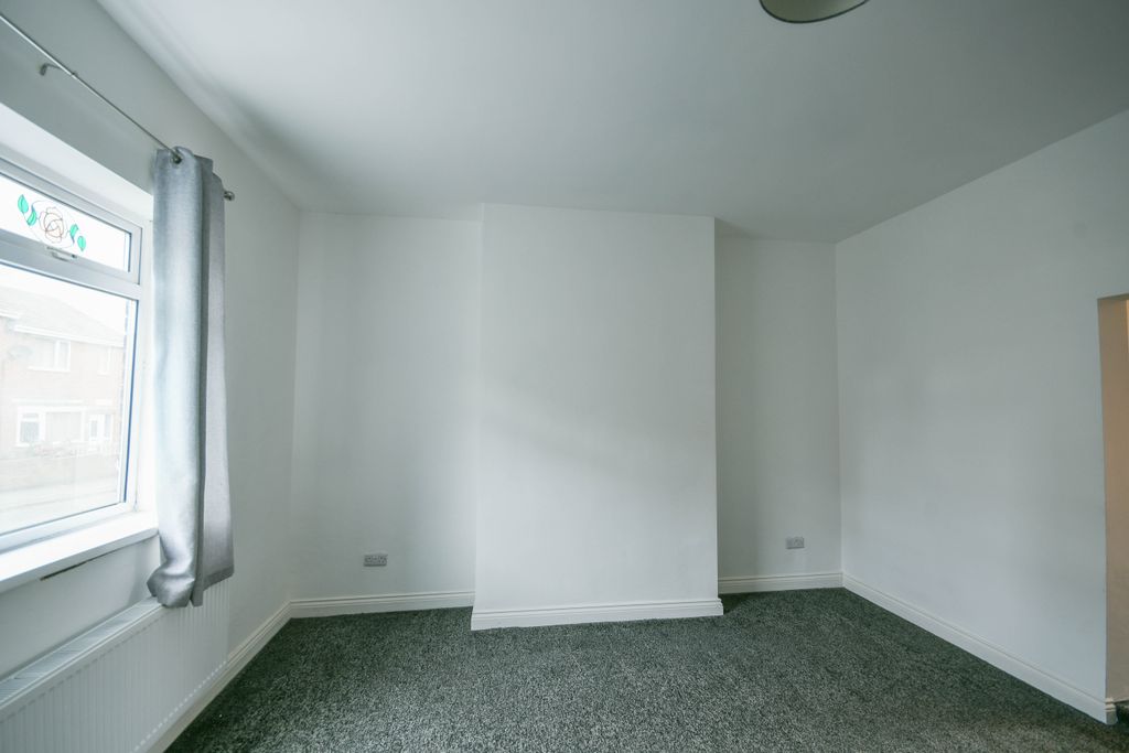 Property photo 2 of 18 Lounge