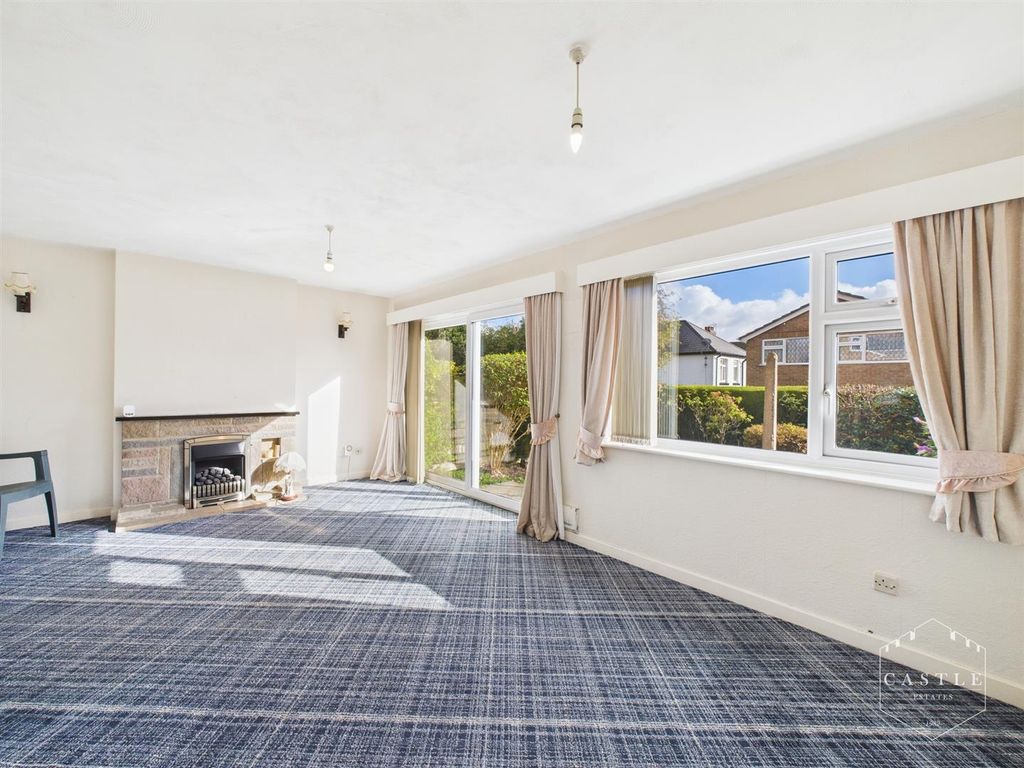 Property photo 3 of 15 Lounge/Dining Room