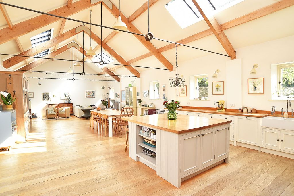 Property photo 3 of 31