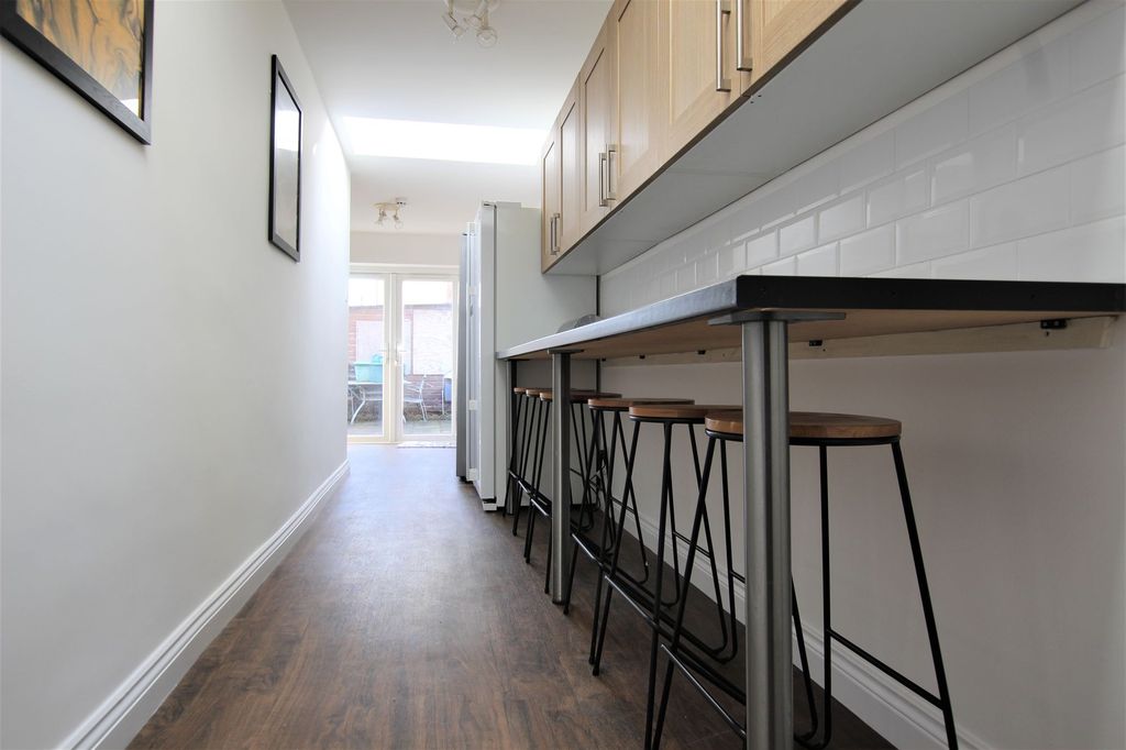 Property photo 2 of 5 Photo 3