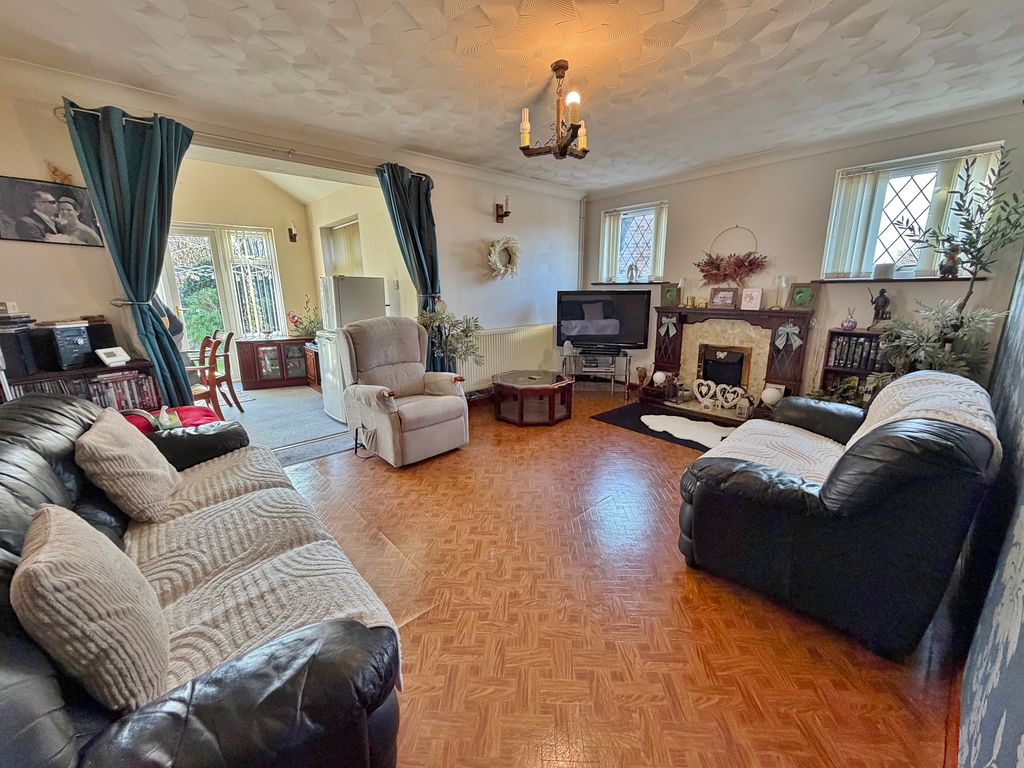 Property photo 3 of 18