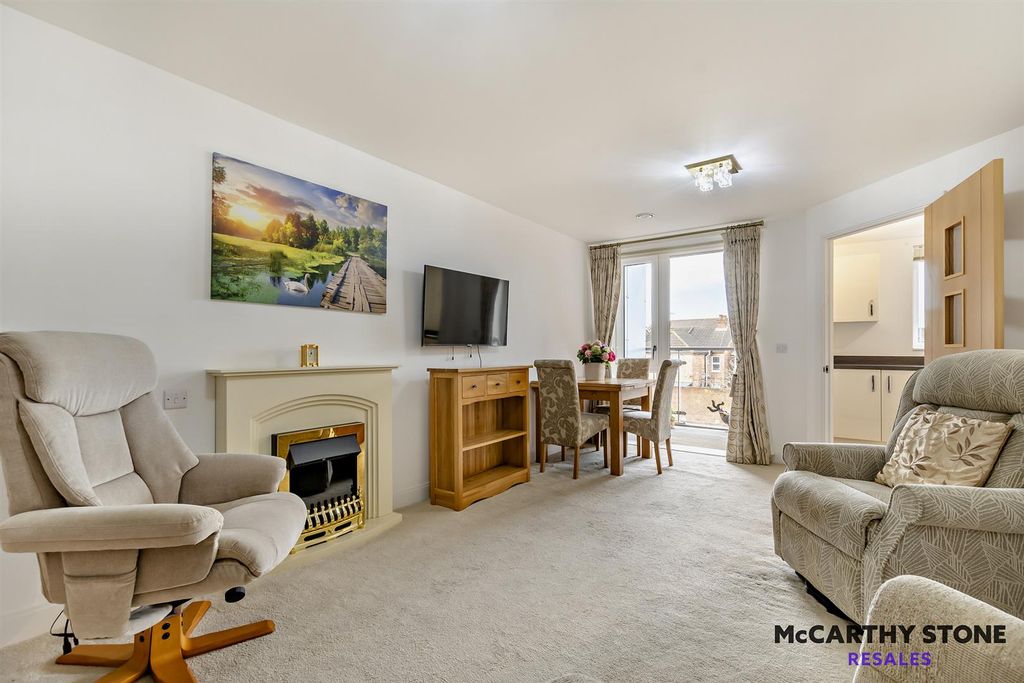 Property photo 2 of 30 8629198-Interior10-800.Jpg