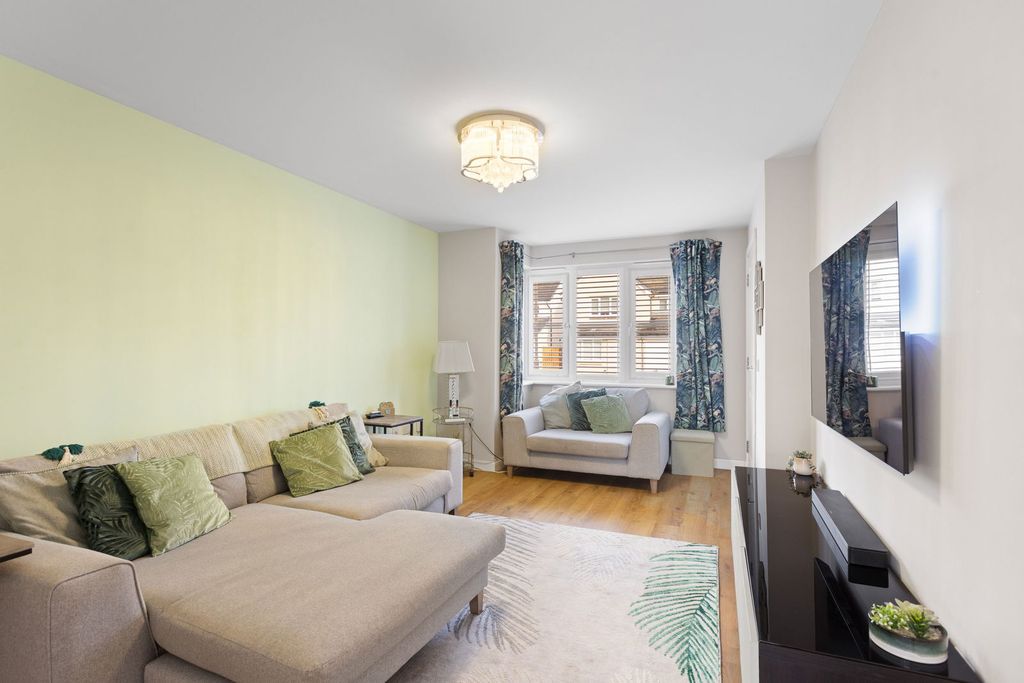 Property photo 2 of 36