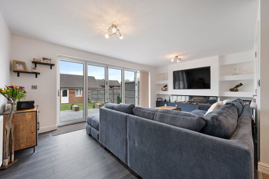 Property photo 2 of 43