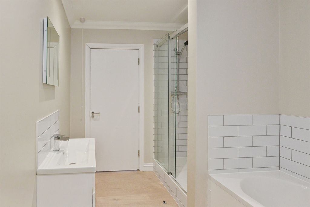 Additional image 12 of 4 bed flat for saleNorth Row, Milton Keynes MK9