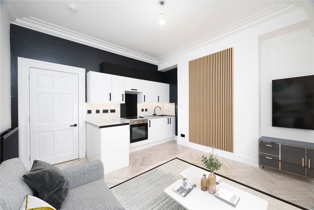 Property photo 1 of 21 Picture No. 12