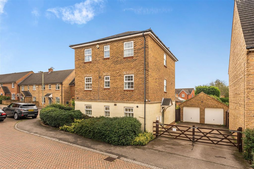 Property photo 1 of 28 49 Ashmead Road, Banbury-2.Jpg