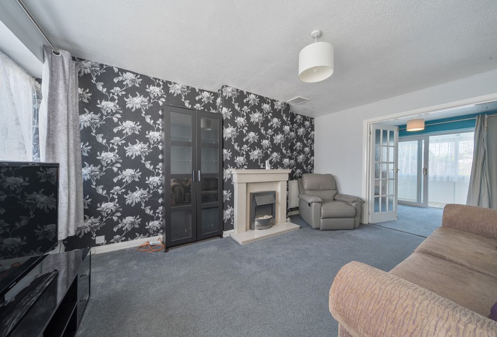 Property photo 2 of 13 1317005-9-686E444...