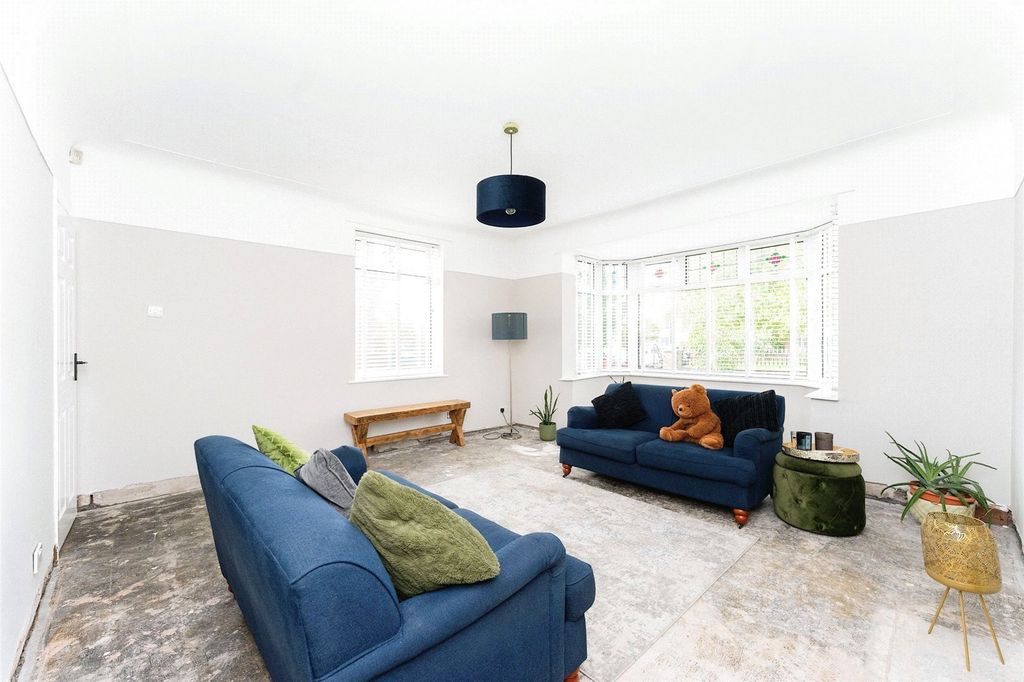 Property photo 3 of 16 Picture No. 12